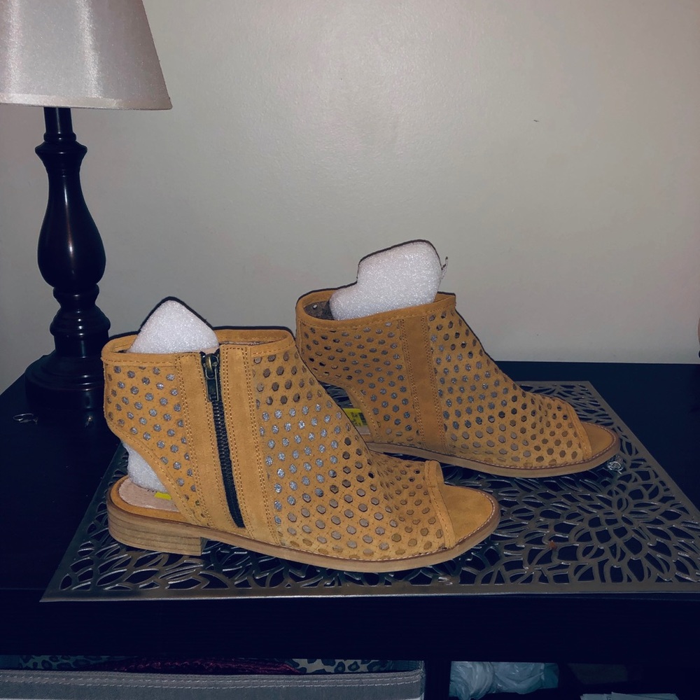 Women’s Ankle Sandal